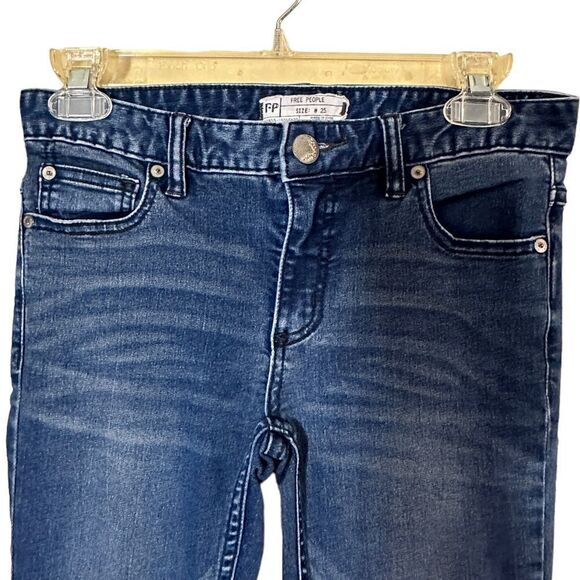 Free People Distressed Jeans Size 25 - Picture 4 of 7